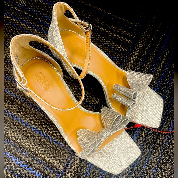 NWT Macy’s INC women’s silver glitter high heels size 9 - Picture 2 of 3